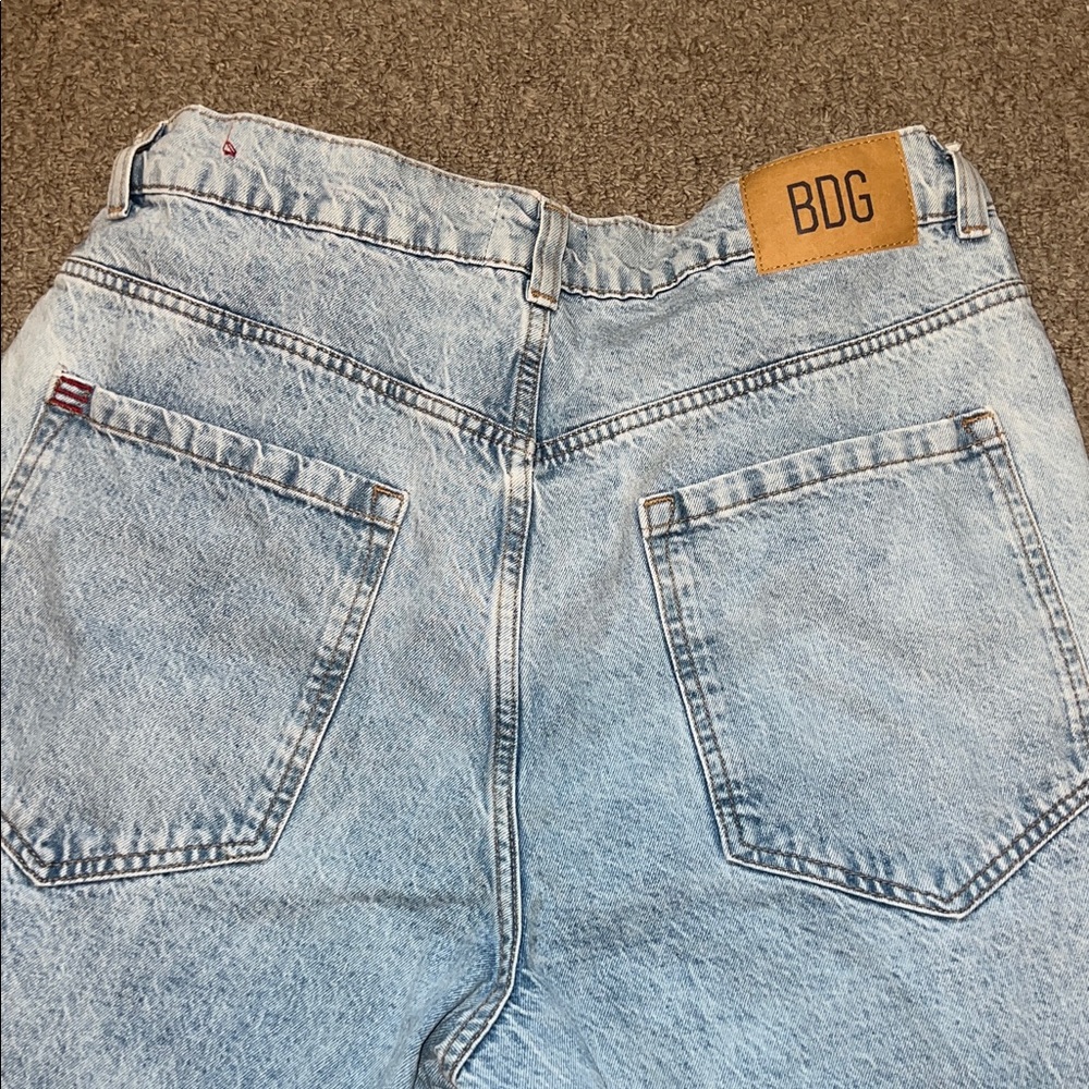 Urban Outfitters BDG light wash RIH mid rise barrel jeans size 32 - Picture 7 of 10